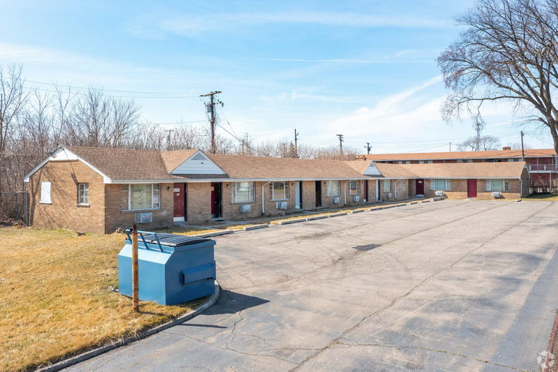 Del Rio Motel - Real Estate Photo (newer photo)